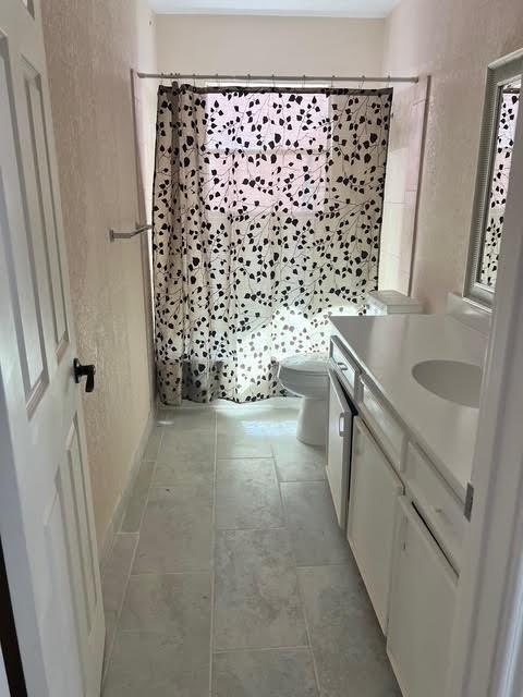 7847 Creekbend Drive, Houston, Texas image 4