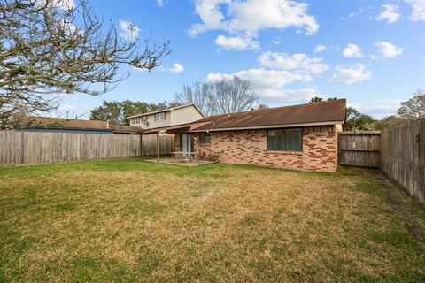 A home in Bacliff