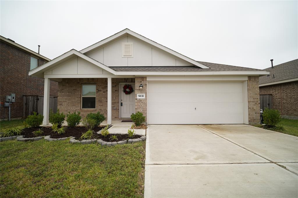 9831 Stoney Spring Lane, Baytown, Texas image 1