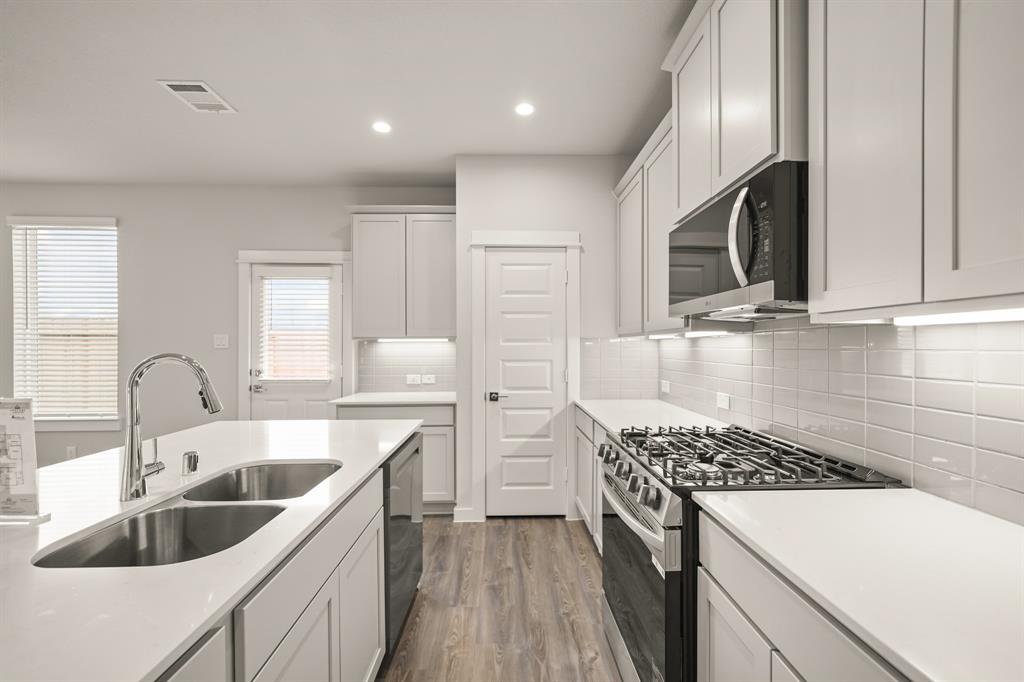 2942 Park Hill Lane, Stafford, Texas image 6