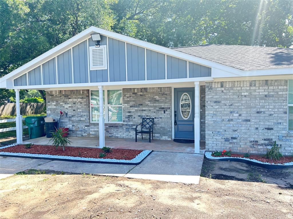 View Cleveland, TX 77327 house
