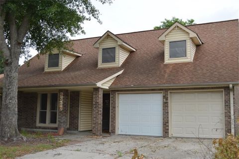 Single Family Residence in Houston TX 9510 Walnut Glen Drive 1.jpg