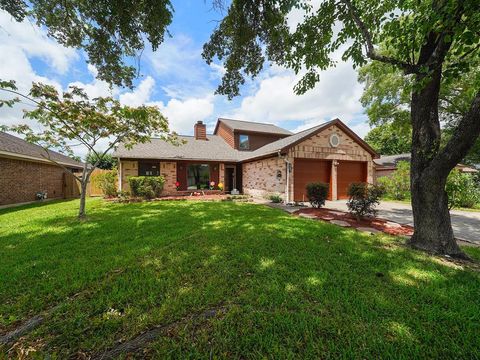 Photo of 10913 Idlewood Court, La Porte, TX 77571 (MLS # 50687816) Photo of 10913 Idlewood Court, La Porte, TX 77571 (MLS # 50687816)