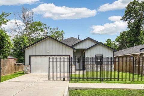 4633 Larkspur Street Houston TX 77051