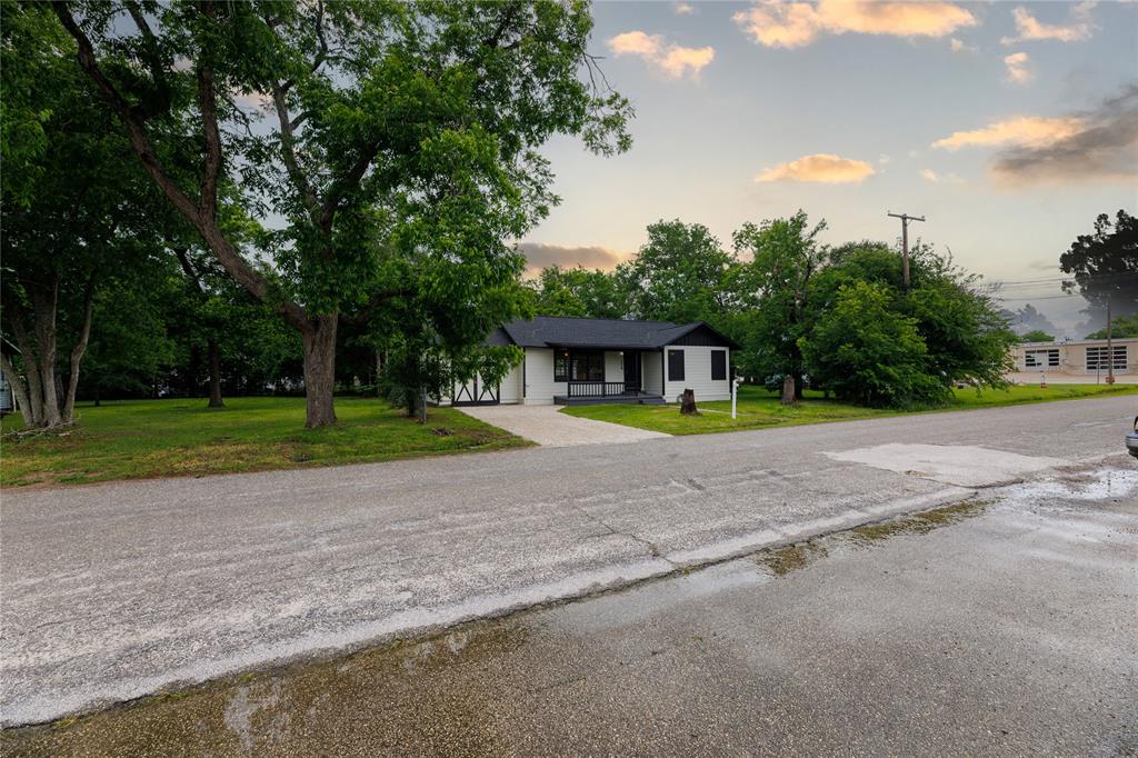208 W Jefferson Street, Trinity, Texas image 19