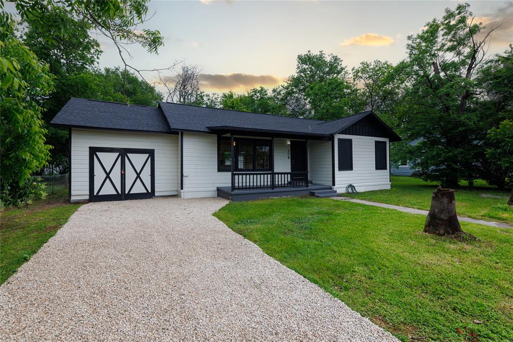 208 W Jefferson Street, Trinity, Texas image 2