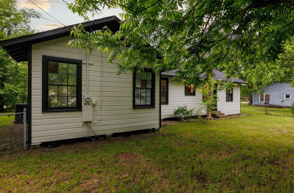 208 W Jefferson Street, Trinity, Texas image 17