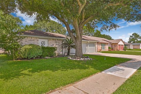 Single Family Residence in Spring TX 21729 Castlemont Lane.jpg