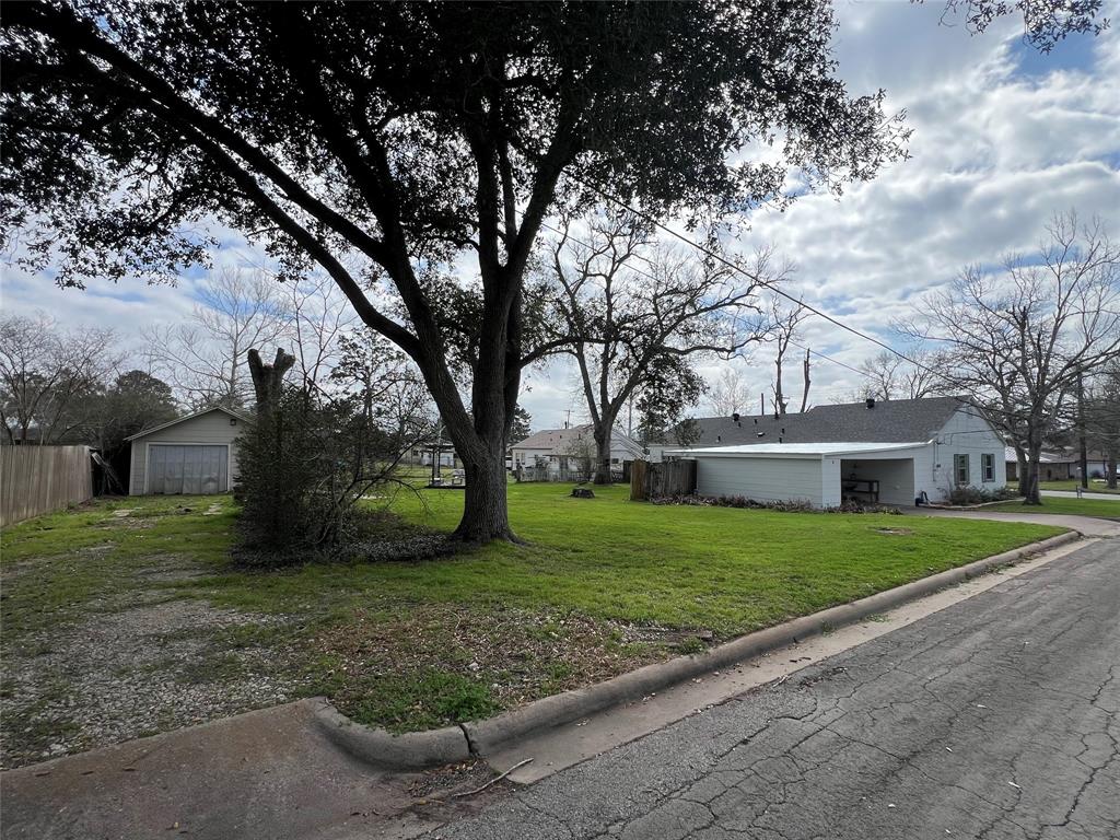 236 W Glenn Street, Bellville, Texas image 16