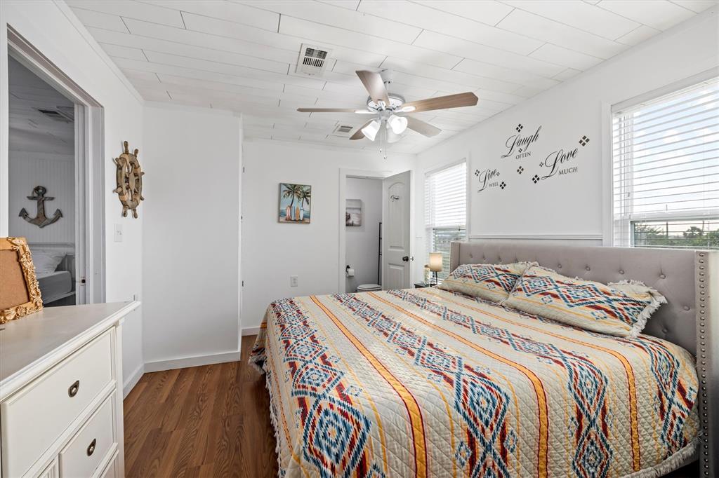 1120 N Monkhouse Drive, Crystal Beach, Texas image 9