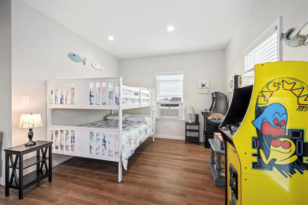 1120 N Monkhouse Drive, Crystal Beach, Texas image 14