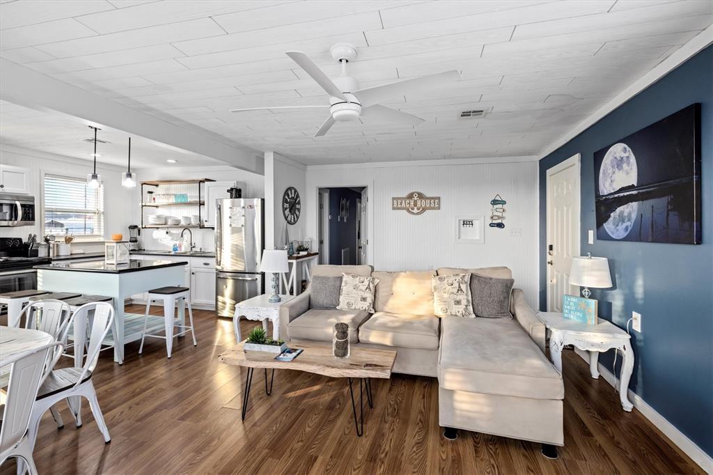 1120 N Monkhouse Drive, Crystal Beach, Texas image 5