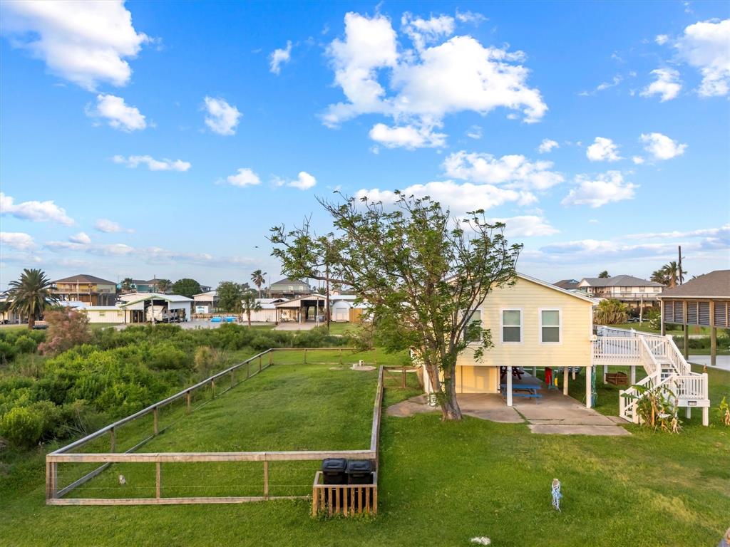 1120 N Monkhouse Drive, Crystal Beach, Texas image 2
