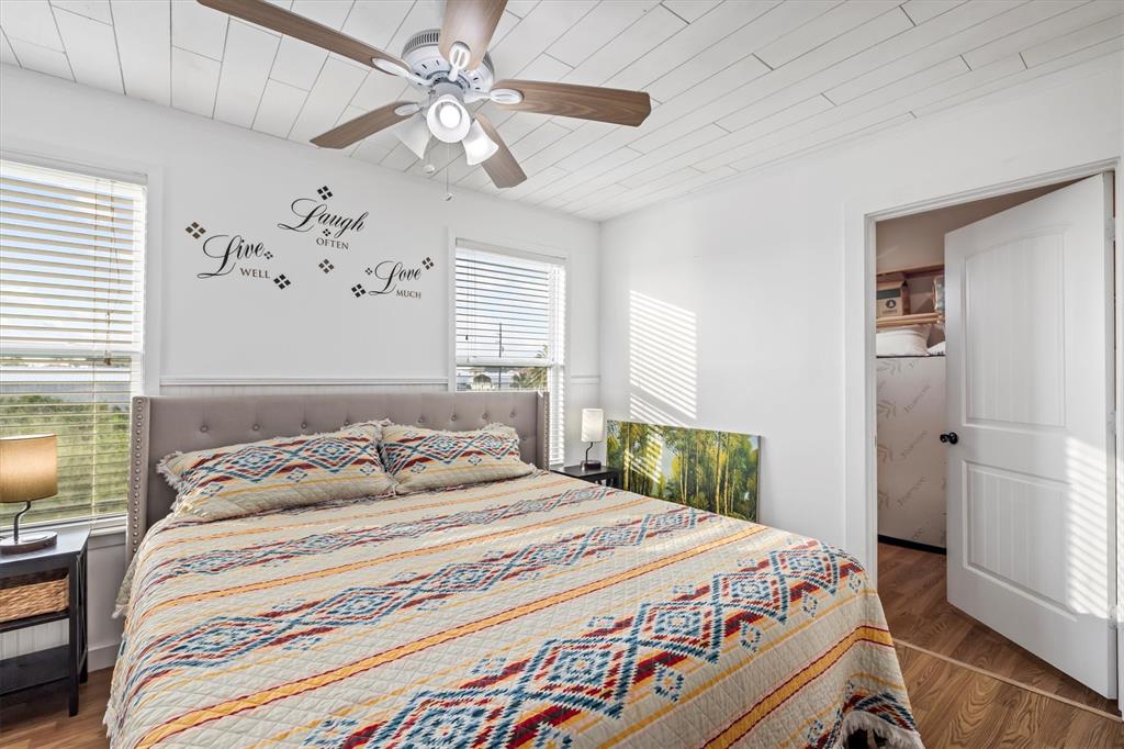 1120 N Monkhouse Drive, Crystal Beach, Texas image 10