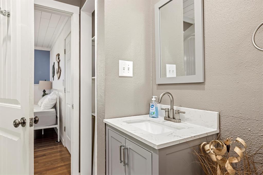 1120 N Monkhouse Drive, Crystal Beach, Texas image 16