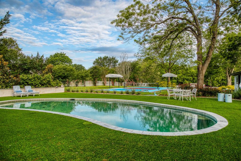property-search 2 404 N Live Oak Street