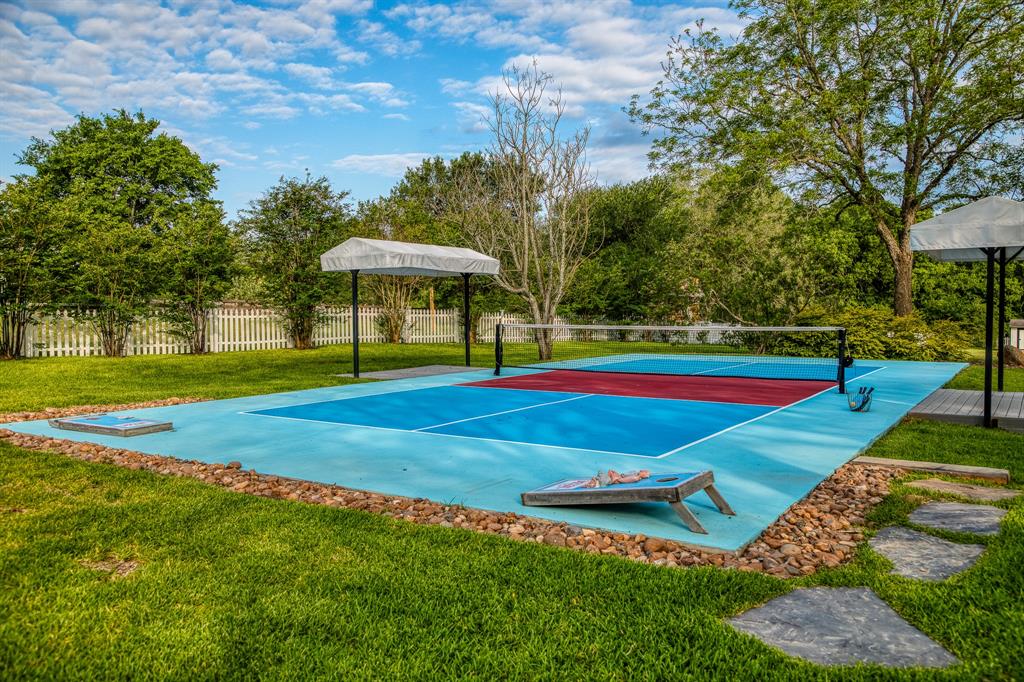 property-search 4 404 N Live Oak Street