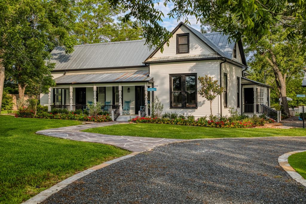 404 N Live Oak Street, Round Top, Texas image 1