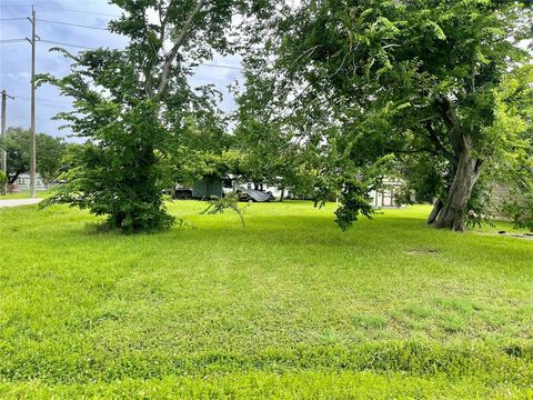 Photo of 1601 N Avenue S, Freeport, TX 77541 (MLS # 13437219) Photo of 1601 N Avenue S, Freeport, TX 77541 (MLS # 13437219)