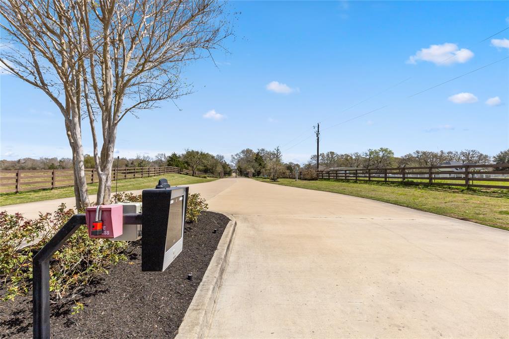 401 Silverton Circle, Hempstead, Texas image 9