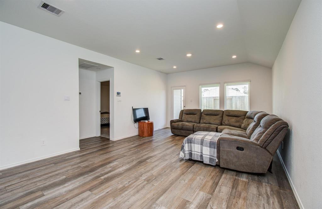 24322 Saddlestone Green Drive, Spring, Texas image 10