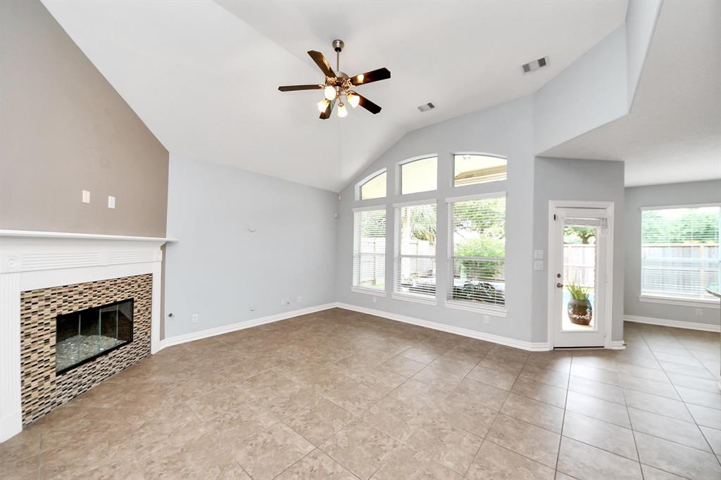 5409 Tara Oaks Court, Rosharon, Texas image 5