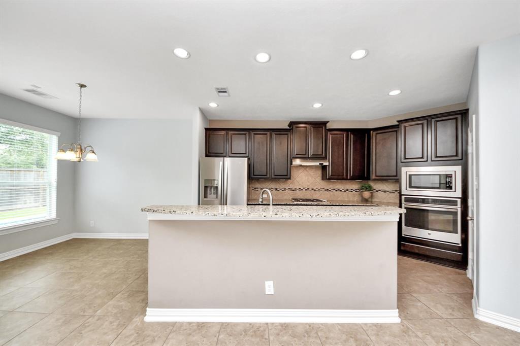 5409 Tara Oaks Court, Rosharon, Texas image 10