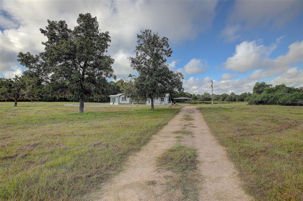 1024 Weishuhn Road, New Ulm, Texas image 11