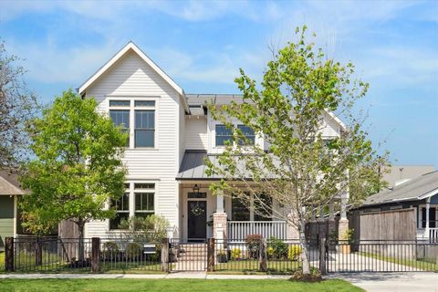 725 E 10th Street Houston TX 77008
