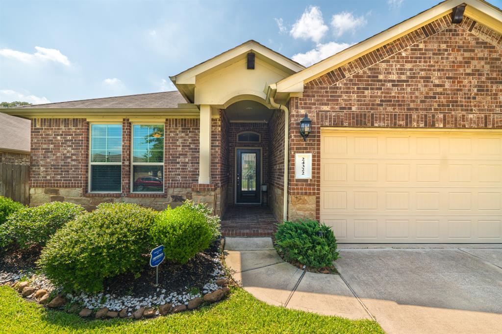 24322 S Newcastle Bay Trail, Spring, Texas image 2