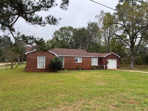 A home in San Augustine