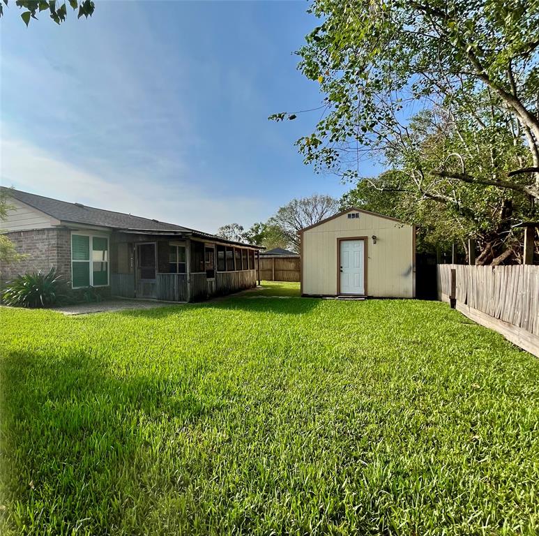 534 W Castle Harbour Drive, Friendswood, Texas image 21