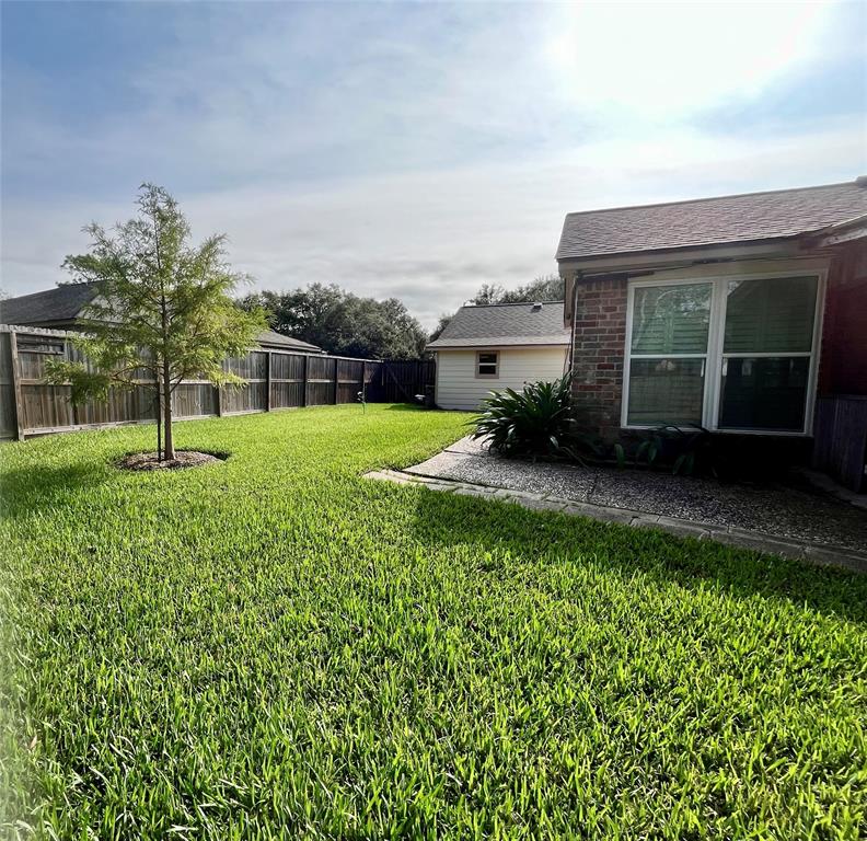 534 W Castle Harbour Drive, Friendswood, Texas image 23