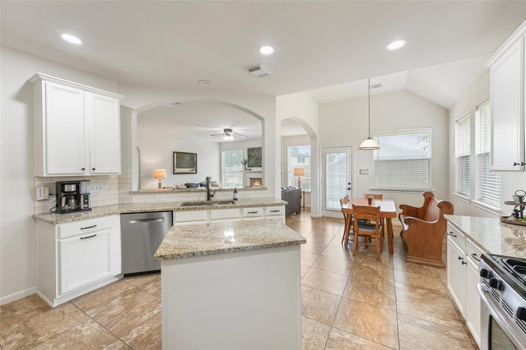 11727 Short Trail Lane, Tomball, Texas image 8