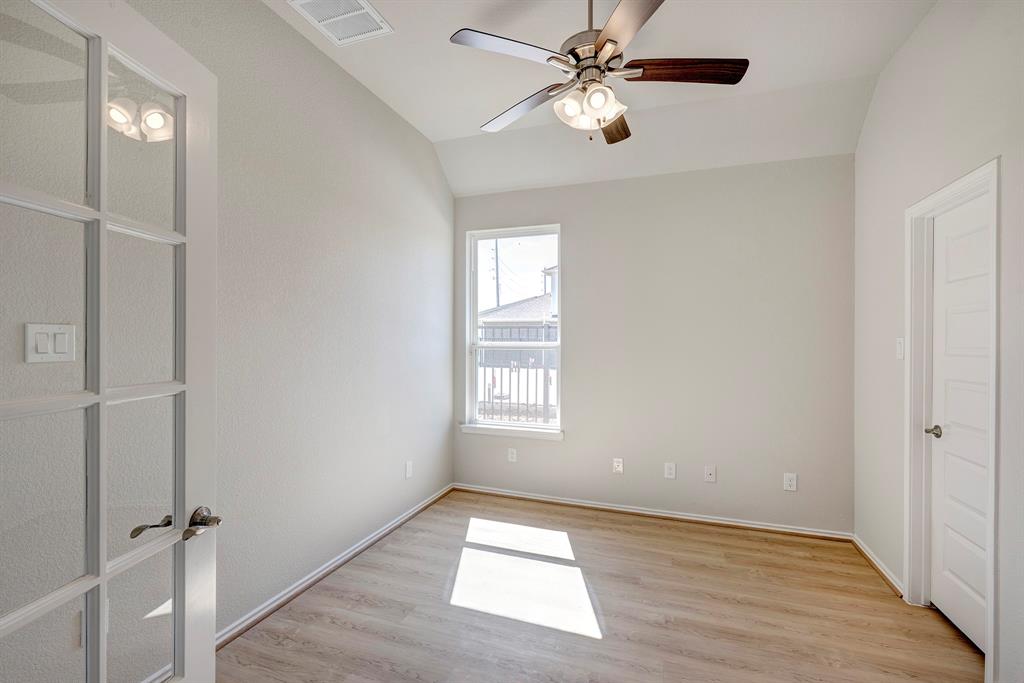 10919 Amador Peak Drive, Iowa Colony, Texas image 2