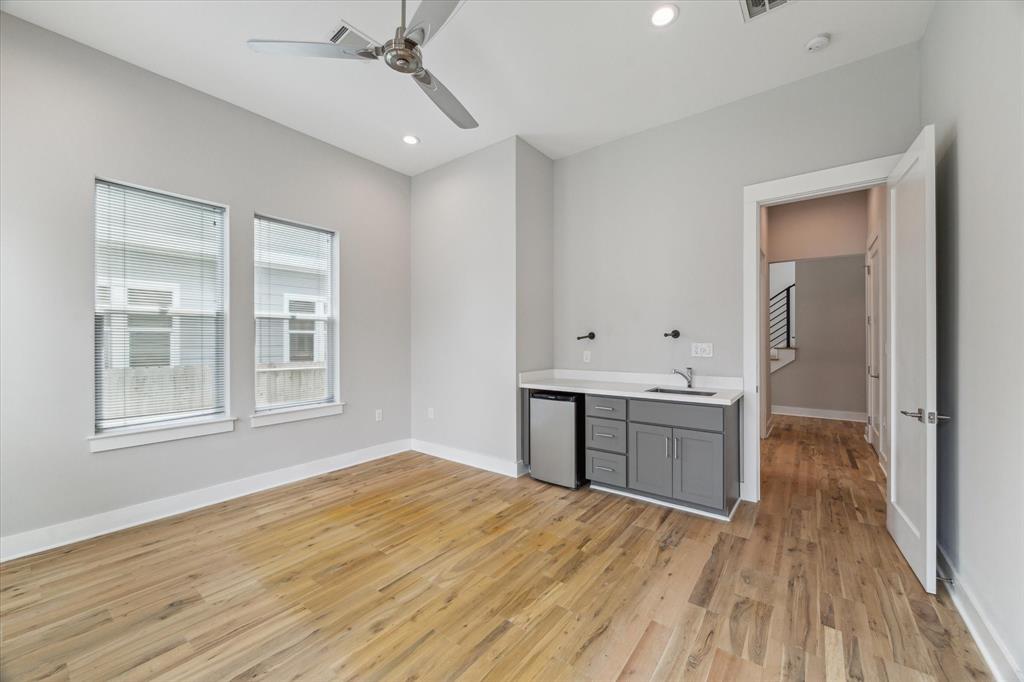 919 W 16th Street C