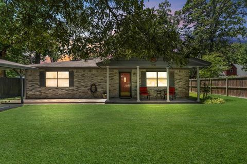 Photo of 200 Commanche Drive, Onalaska, TX 77360 (MLS # 15129780)