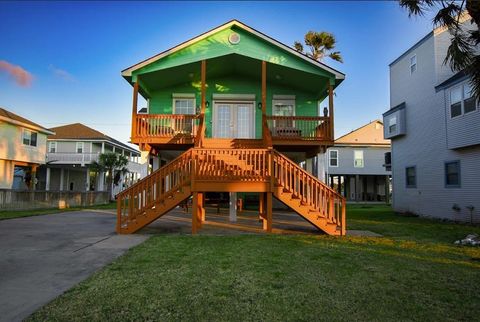 Photo of 13714 Pirates Beach Boulevard, Galveston, TX 77554 (MLS # 22121984)