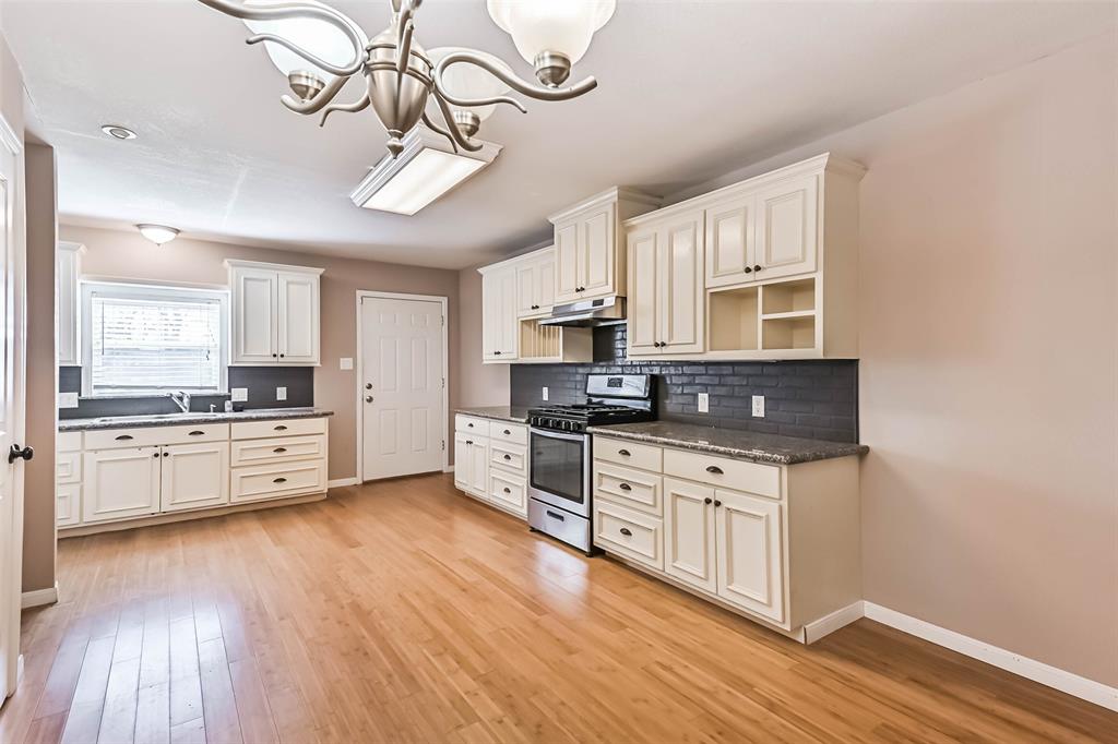 908 Howell Avenue, La Marque, Texas image 6
