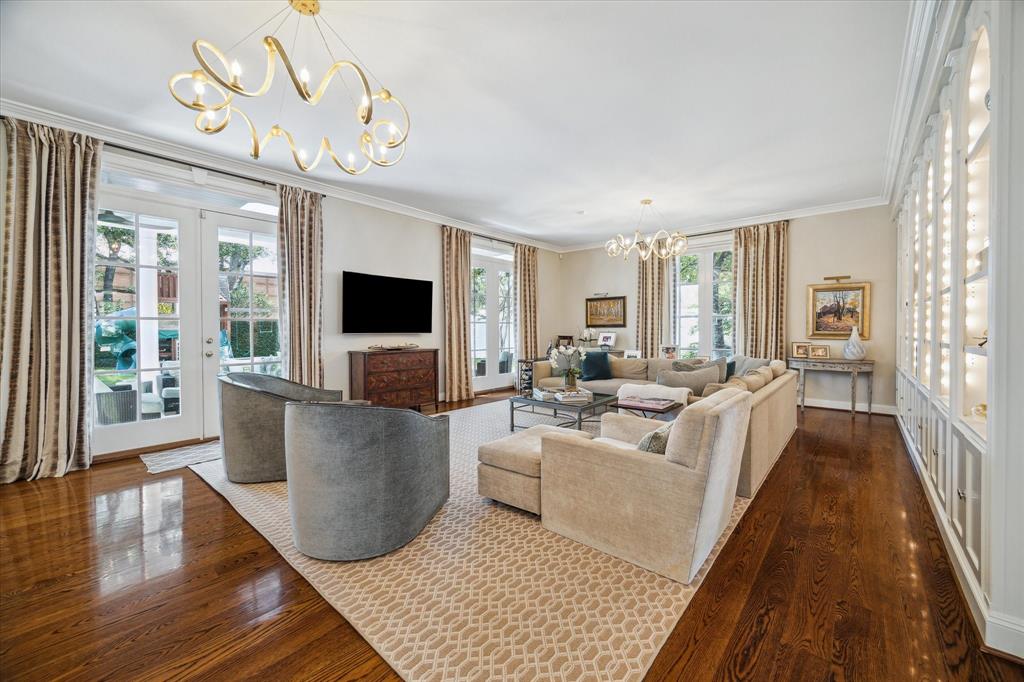 2411 River Oaks Boulevard, Houston, Texas image 9
