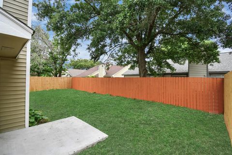 Single Family Residence in Houston TX 3227 Westwick Drive 38.jpg