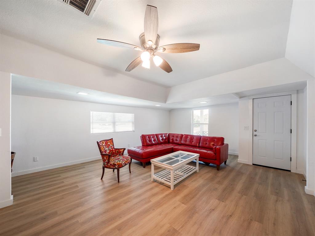 111 Holderrieth Boulevard, Tomball, Texas image 5