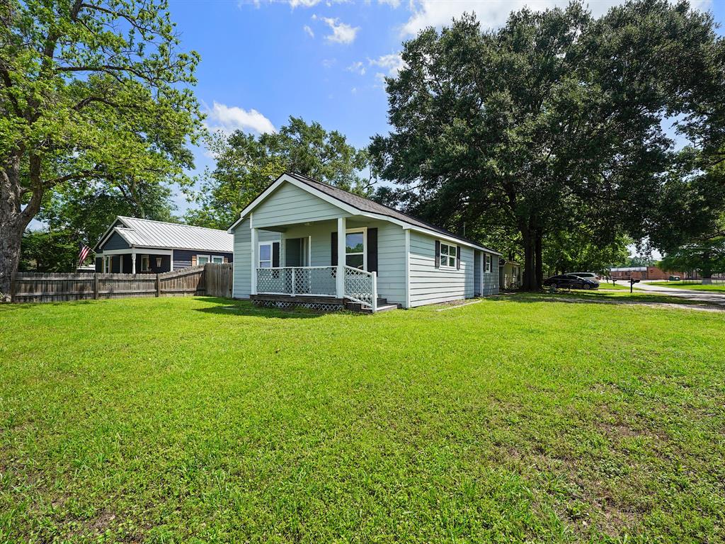 111 Holderrieth Boulevard, Tomball, Texas image 2