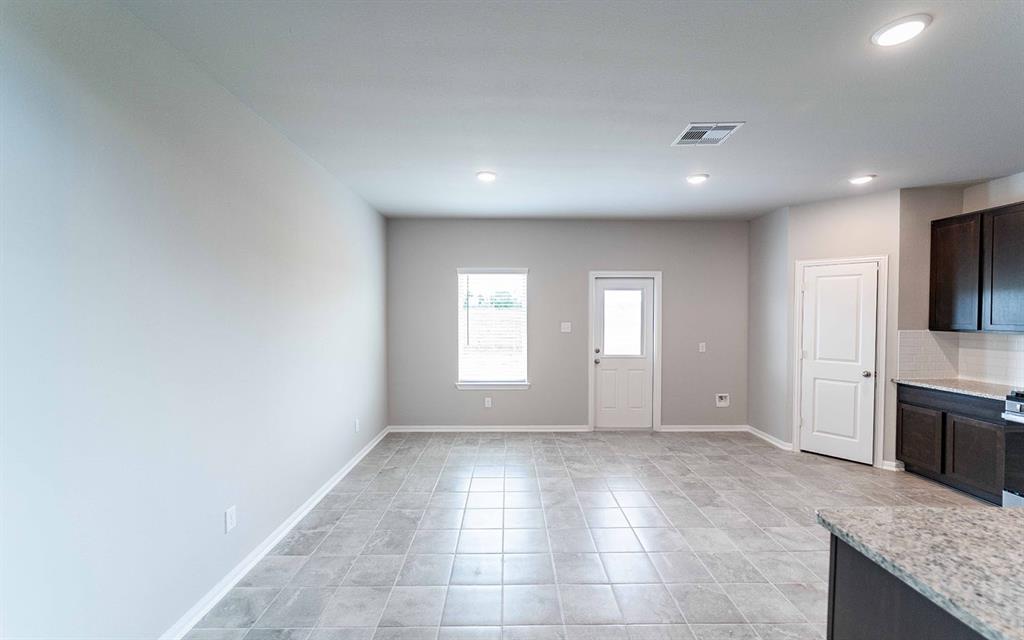 417 Twin Lakes Boulevard, West Columbia, Texas image 8