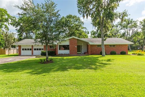 Photo of 122 Blossom Street, Lake Jackson, TX 77566 (MLS # 42345478)