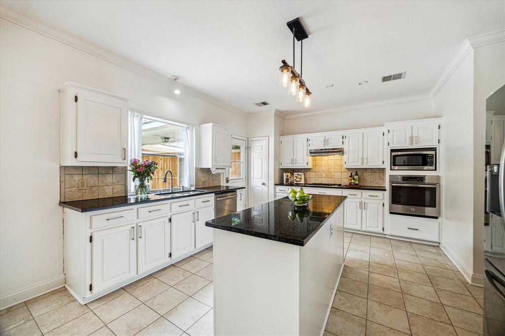 1318 N Gabriel River Circle, Sugar Land, Texas image 14