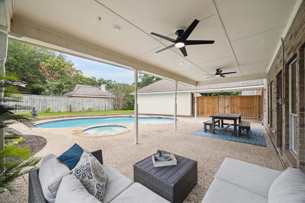 1318 N Gabriel River Circle, Sugar Land, Texas image 28
