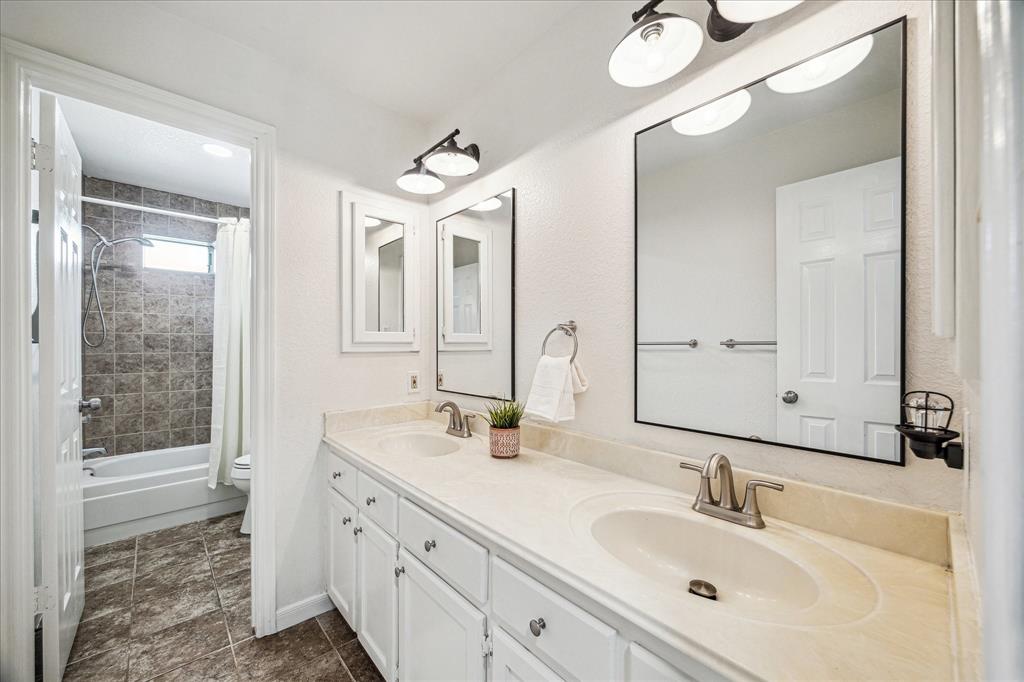 1318 N Gabriel River Circle, Sugar Land, Texas image 24