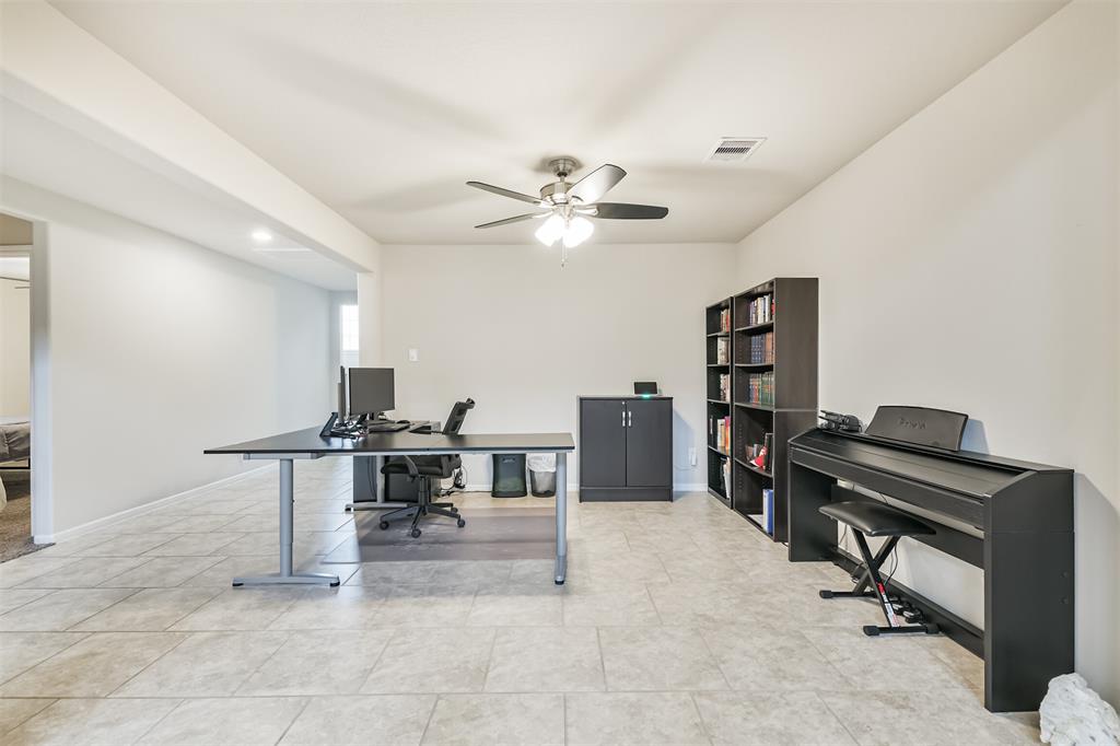 2830 Specklebelly Drive, Baytown, Texas image 11
