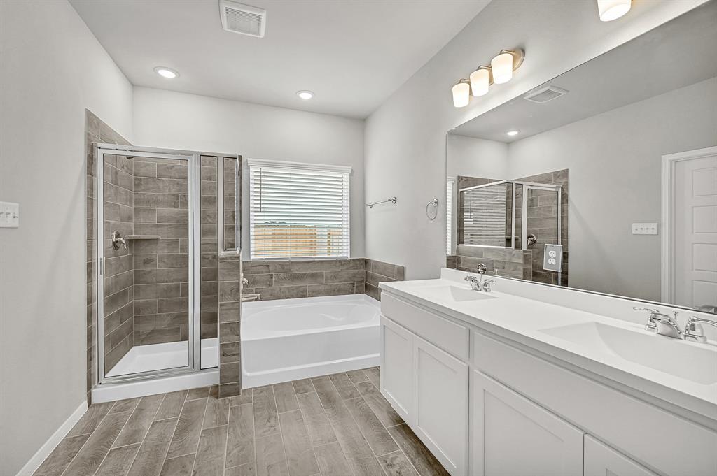 2134 Sanders Brook Drive, Baytown, Texas image 12